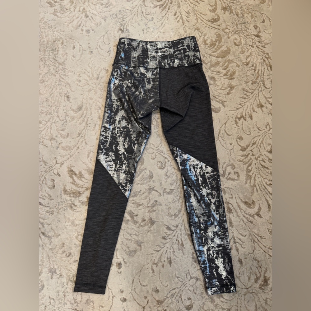 Lululemon foiled Stylish Gray Patterned Leggings … - image 9